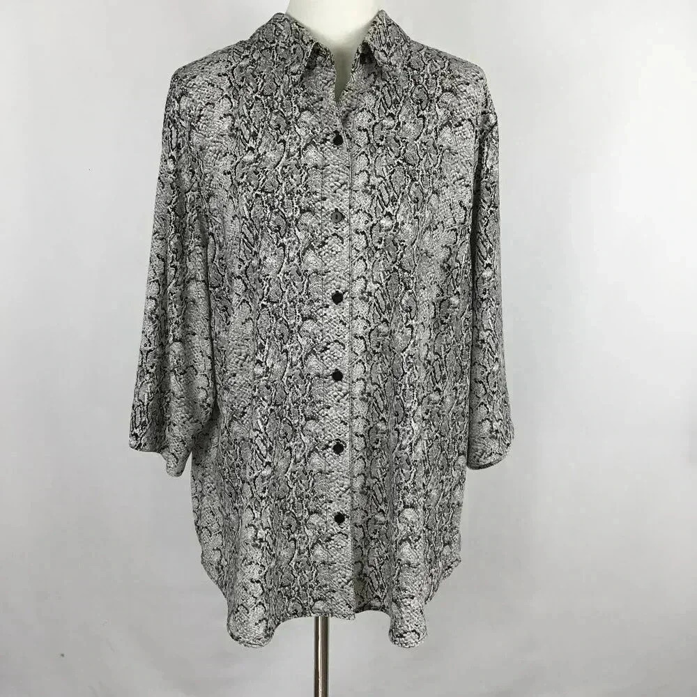 Elizabeth Liz Claiborne Snakeskin Pattern Button Down Shirt Top Black White 18